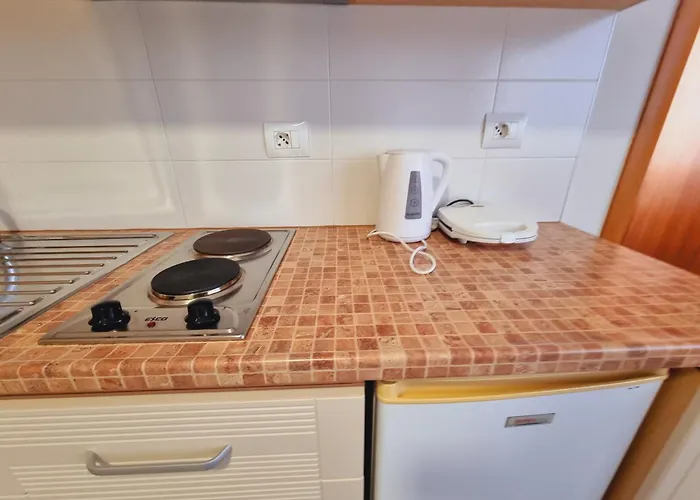 Daire Thoma's K Avlonya