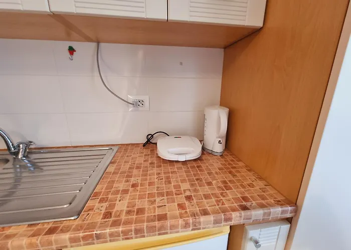 Thoma's K Daire Avlonya